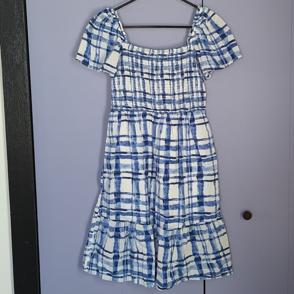 Gap Blue and White Checked Puff-Sleeve Midi Dress With Smocked Bodice - Picture 4 of 9
